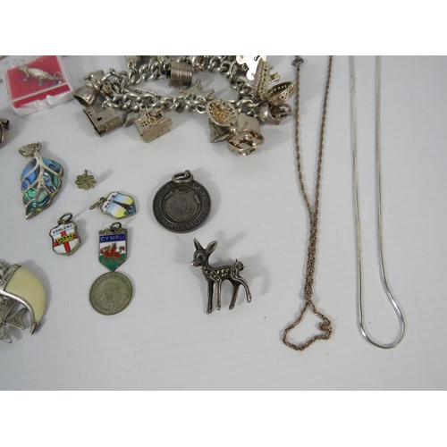 117 - Sterling silver jewellery lot to include a charm bracelet with 22 charms, Total silver weight 130 gr... 