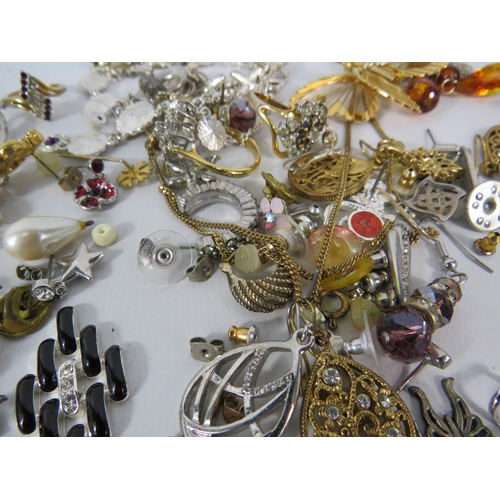 129 - Mixed lot of Sterling silver and costume jewellery rings and earrings.