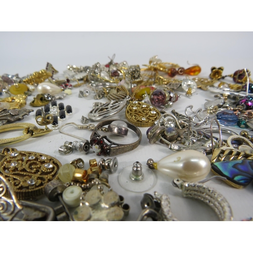 129 - Mixed lot of Sterling silver and costume jewellery rings and earrings.