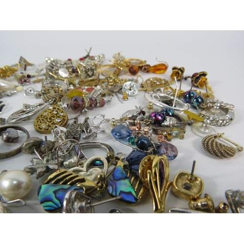 129 - Mixed lot of Sterling silver and costume jewellery rings and earrings.