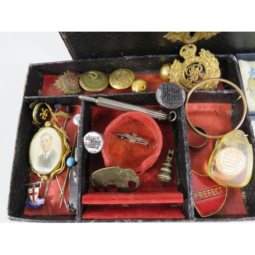 130 - Interesting lot of mixed collectables and jewellery in a vintage jewellery box, Sterling silver and ... 