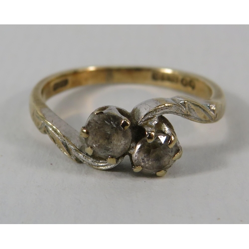 137 - 9ct Gold vintage ring with paste stones, Hallmarks for London. Finger size 