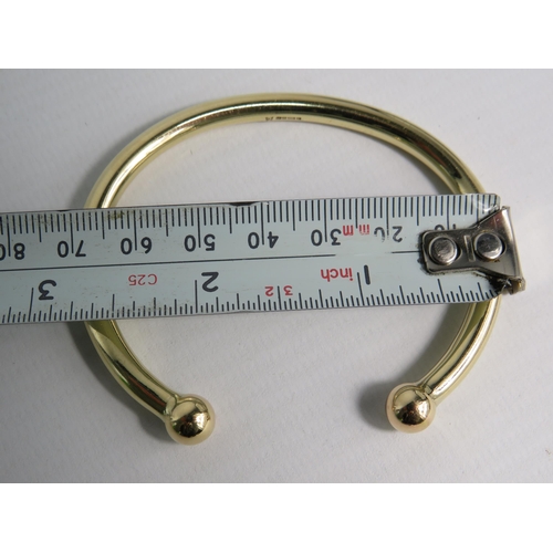 165 - 9ct solid Gold Torque bracelet, 35 grams.