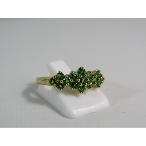 179 - 9ct Yellow Gold Diopside flower cluster ring, finger size 