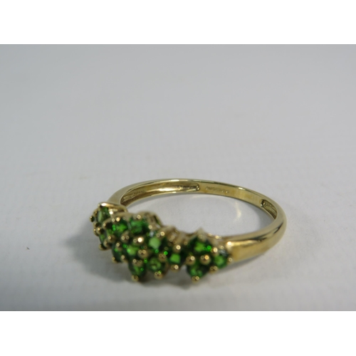 179 - 9ct Yellow Gold Diopside flower cluster ring, finger size 