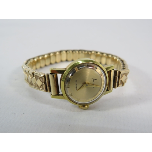 194 - Ladies Accurist 21 jewel mechanical wristwatch with 9ct gold expanding strap. In running order.