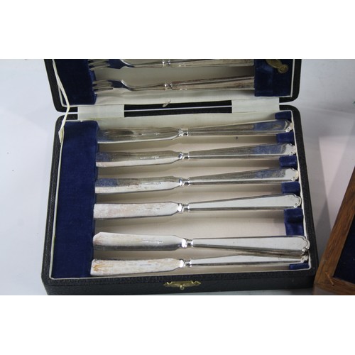 550 - Walker and Hall Cutlery Set & Fish Set w/ Wooden Canteen 2012g x 2 2235726