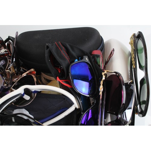 560 - Joblot Of Assorted Sunglasses Inc Branded, Cased, Modern Etc 701240