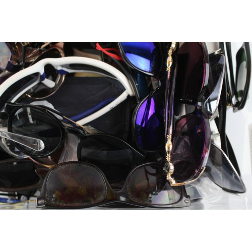 560 - Joblot Of Assorted Sunglasses Inc Branded, Cased, Modern Etc 701240