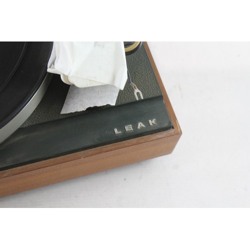 564 - Vintage L.E.A.K Truspeed Record Player Turntable w/ Red Stripe Sticker UNTESTED 639795