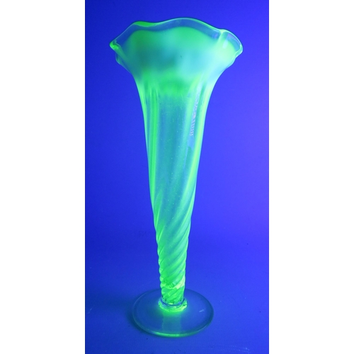 232 - Antique uranium vaseline glass vase, 8