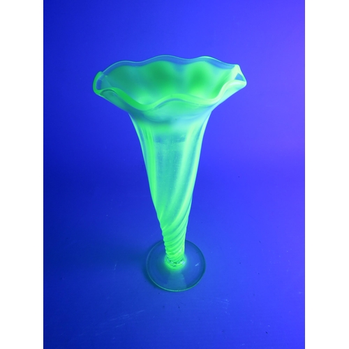 232 - Antique uranium vaseline glass vase, 8