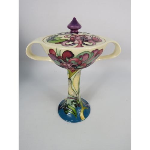 302 - Moorcroft Kingsmere Fen twin handled lidded Bonbonniere, 9