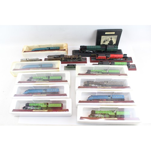 652 - Display Model Trains Inc Mallard, Flying Scotsman, Atlas, Boxed, Etc x 16 2306508