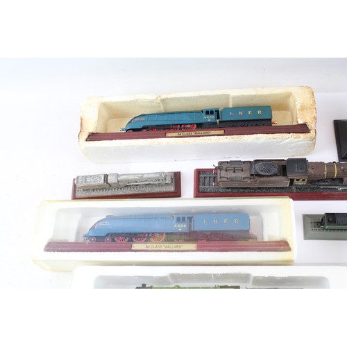 652 - Display Model Trains Inc Mallard, Flying Scotsman, Atlas, Boxed, Etc x 16 2306508