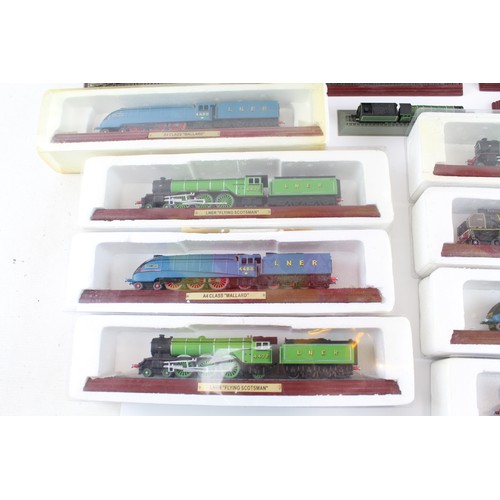 652 - Display Model Trains Inc Mallard, Flying Scotsman, Atlas, Boxed, Etc x 16 2306508