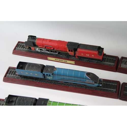 655 - Display Model Trains Inc Mallard, Flying Scotsman, Duchess LMS, Boxed, Etc x 16 2306480