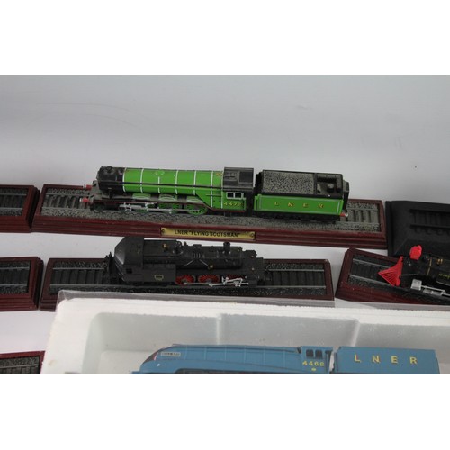 655 - Display Model Trains Inc Mallard, Flying Scotsman, Duchess LMS, Boxed, Etc x 16 2306480