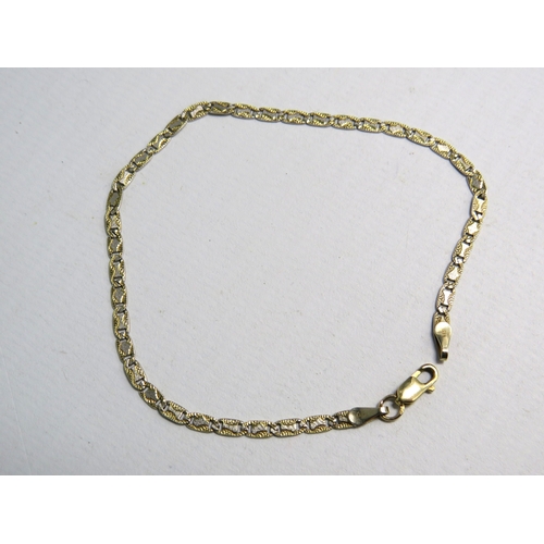 331 - 585 14ct gold bracelet, 19cm long. 2.6 grams