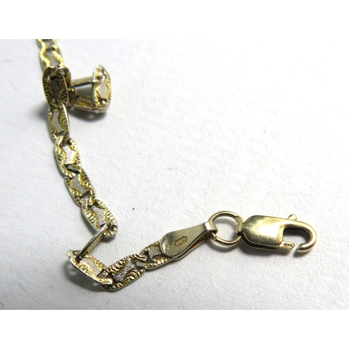 331 - 585 14ct gold bracelet, 19cm long. 2.6 grams