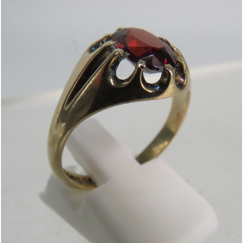 334 - Vintage 9ct gold garnet set ring, finger size 