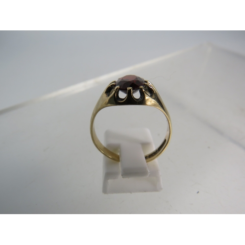 334 - Vintage 9ct gold garnet set ring, finger size 