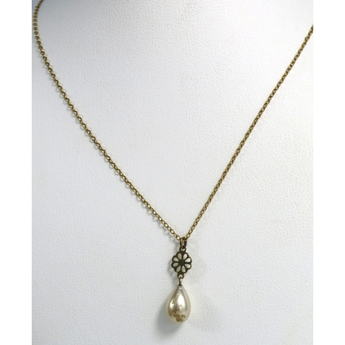 359 - 9ct gold chain with pearl pendant, (16