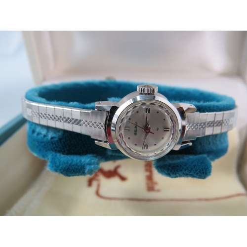 422 - Ladies white gold plated seiko mechanical cocktail watch in running order with box plus a vintage or... 