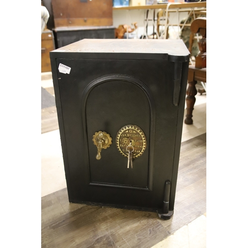 1258 - Large and Heavy late 19th/Early 20th Century /Iron Safe by J & H Brookes of Birmingham 'Star Safes' ... 