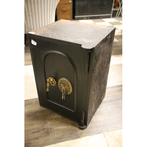 1258 - Large and Heavy late 19th/Early 20th Century /Iron Safe by J & H Brookes of Birmingham 'Star Safes' ... 