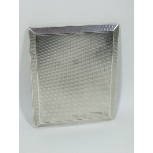 994 - Engine Turned Silver Cigarette case with UK Hallmarks to both segments.  In good order.  Total silve... 