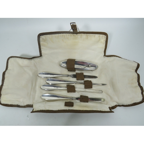 1029 - Very Pretty Silver Manicure set, Hallmarked for Birmingham 1928, Comes in original Soft carry wrap. ... 