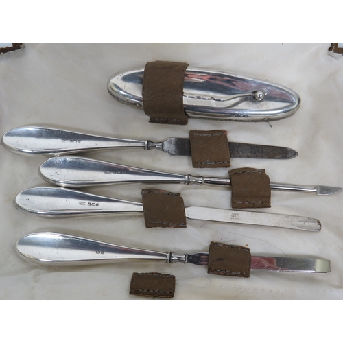 1029 - Very Pretty Silver Manicure set, Hallmarked for Birmingham 1928, Comes in original Soft carry wrap. ... 