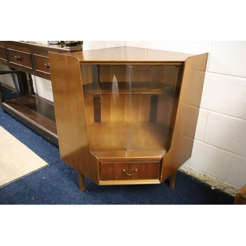 1262 - Two Mid Century Teak cabinets by Wrighton, One a corner unit, both in very good condition with glass... 