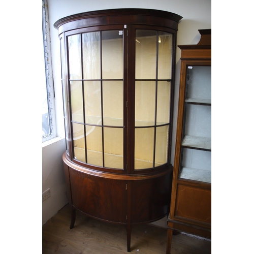 1273 - Victorian Bow Fronted Mahogany Display cabinet in fair condition.  H:75 x W:46 x D:16 inches.   (Ex ... 