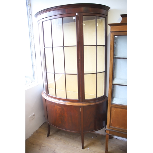 1273 - Victorian Bow Fronted Mahogany Display cabinet in fair condition.  H:75 x W:46 x D:16 inches.   (Ex ... 