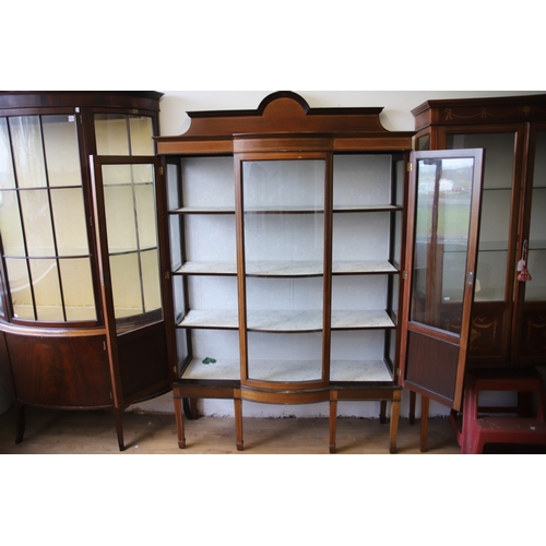 1274 - Edwardian Era Bow Panel Display cabinet in very good condition. (Ex Potters Display Cabinet)  Measur... 