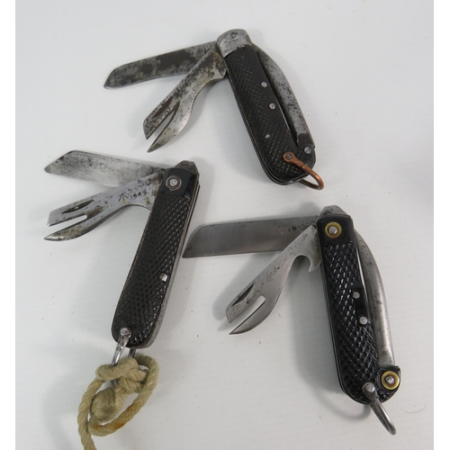 1455 - Three 1940/50s military issue jack knives.