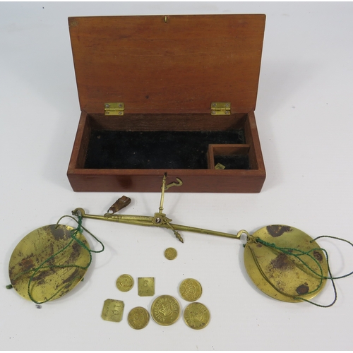 1456 - A set of vintage apothecary scale and weights in original wooden box