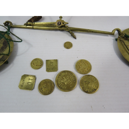 1456 - A set of vintage apothecary scale and weights in original wooden box