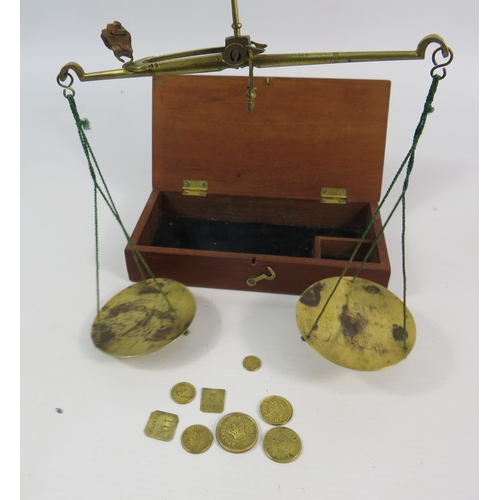 1456 - A set of vintage apothecary scale and weights in original wooden box