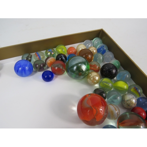 1492 - Selection of vintage glass marbles, various sizes.