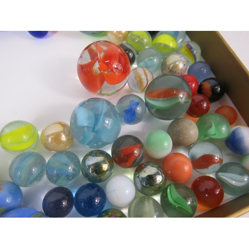 1492 - Selection of vintage glass marbles, various sizes.