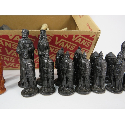 1496 - A complete resin chess set plus a selection of misc chess pieces.