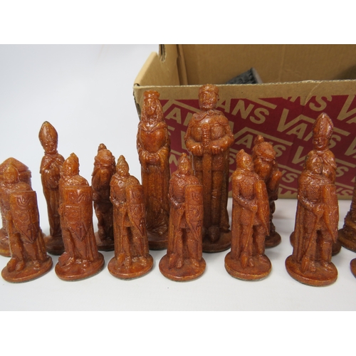 1496 - A complete resin chess set plus a selection of misc chess pieces.