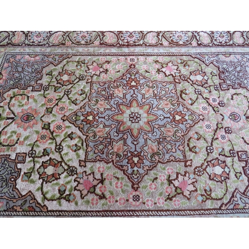 1177 - Beautiful Hand made Turkish Silk Prayer Mat,  made by Hali Sarayi of Instanbul, Double knot and frin... 