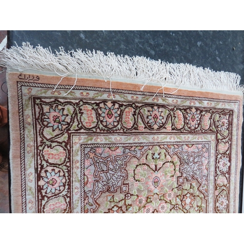 1177 - Beautiful Hand made Turkish Silk Prayer Mat,  made by Hali Sarayi of Instanbul, Double knot and frin... 