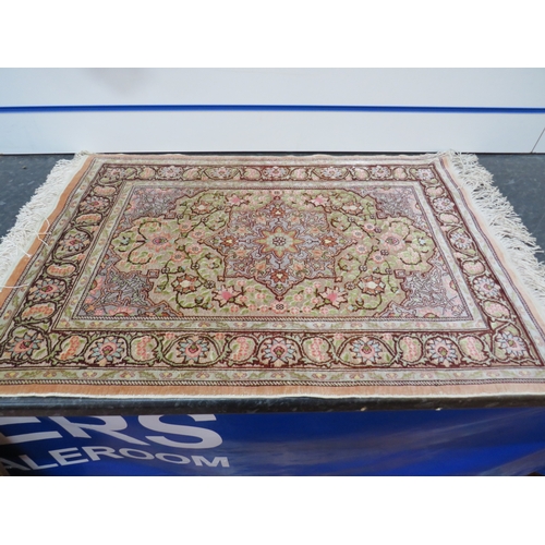 1177 - Beautiful Hand made Turkish Silk Prayer Mat,  made by Hali Sarayi of Instanbul, Double knot and frin... 