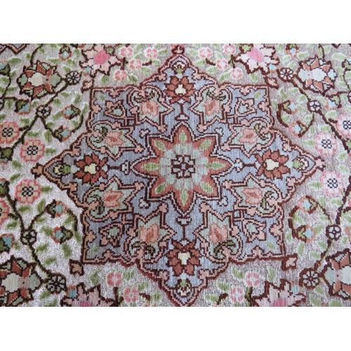 1177 - Beautiful Hand made Turkish Silk Prayer Mat,  made by Hali Sarayi of Instanbul, Double knot and frin... 