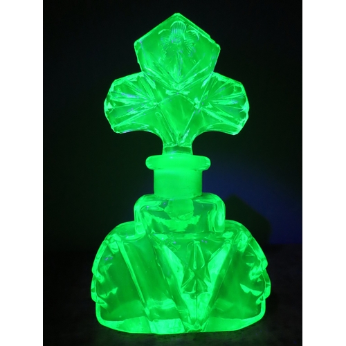 25 - Art deco green uranium glass scent bottle, 4.5